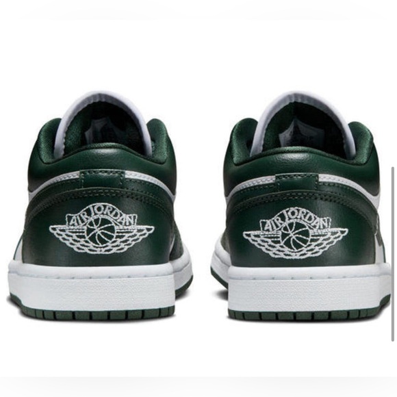 BRAND NEW “RARE” NIKE JORDAN 1 LOW - GALATIC JADE SNEAKER/ FULL BOX/ NEVER WORN - Picture 2 of 4
